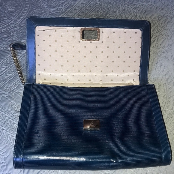 Kate Spade Handbag. - Picture 3 of 8